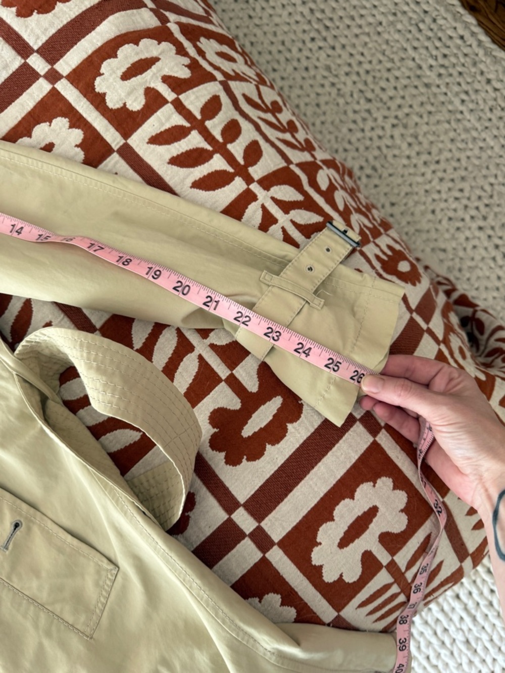Authentic Burberry Beige Classic Trench Coat - Picture 4 of 15
